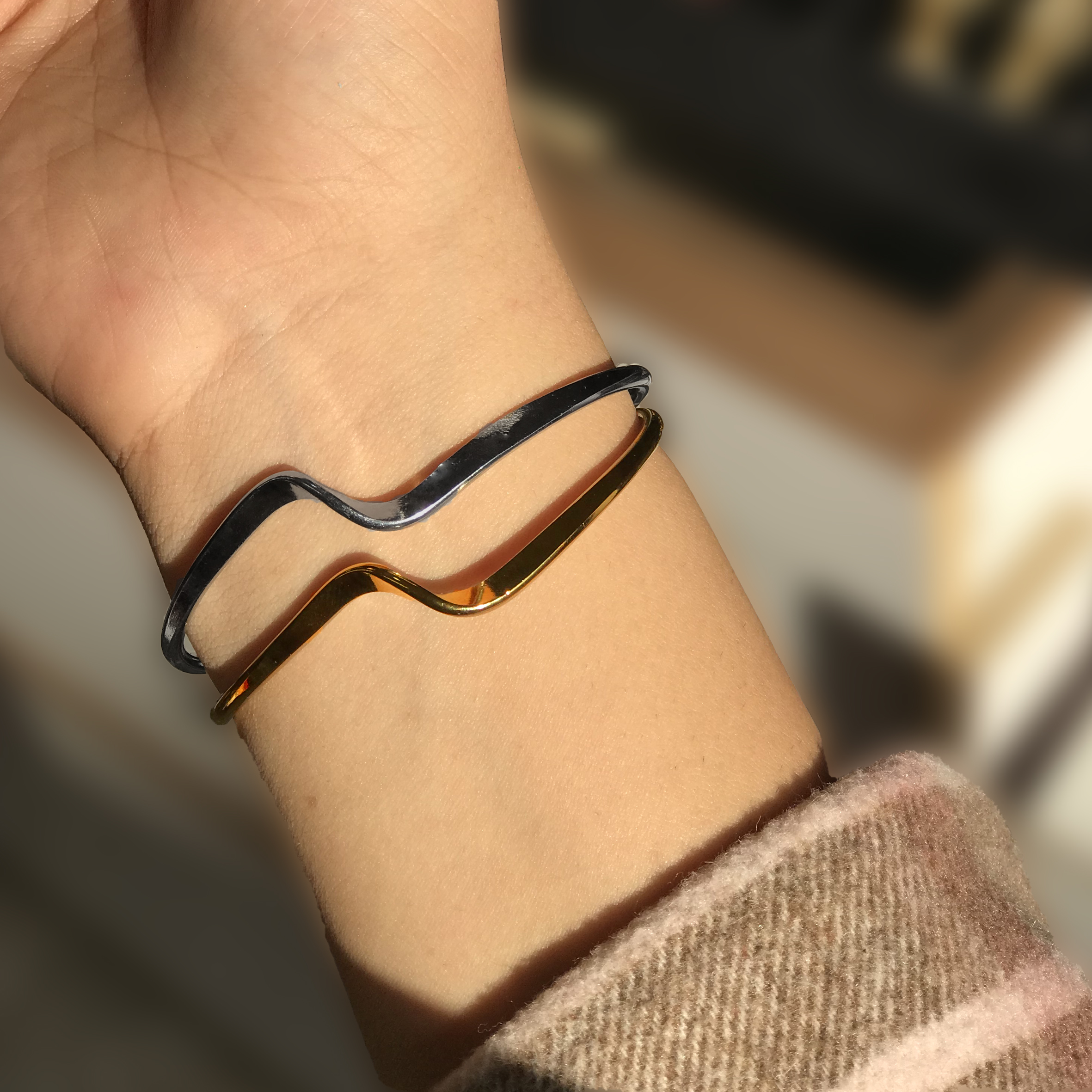 بنگل دستبند طرح موج بدون جنسیت(اسپرت)